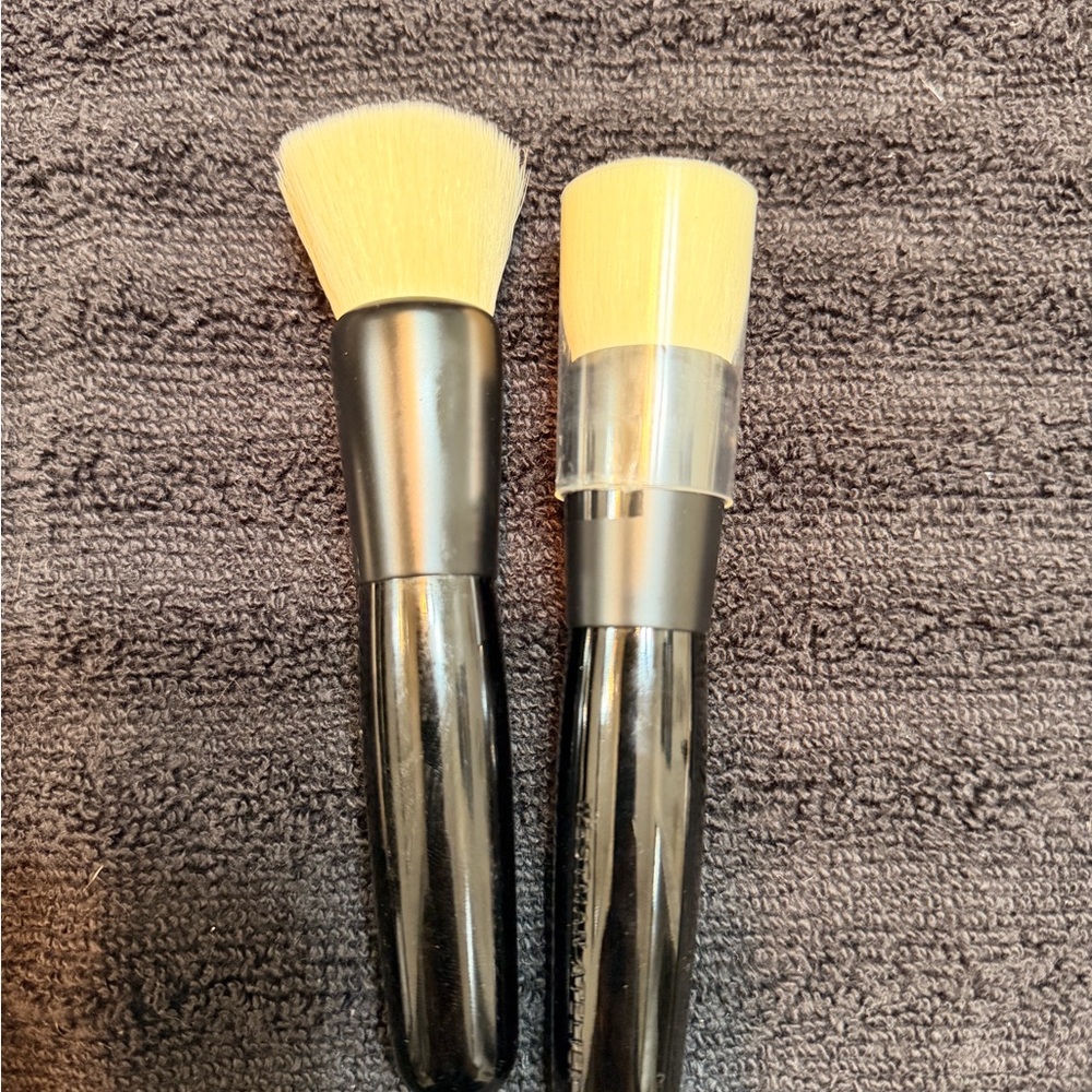 Westman Atelier Blender Brush (1) - Black and Cream